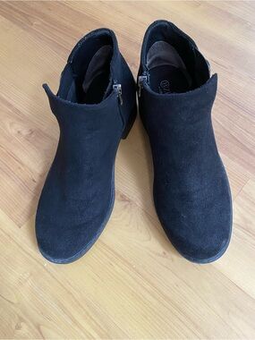 BZees by LifeStride Oasis Ankle Booties, W8.5